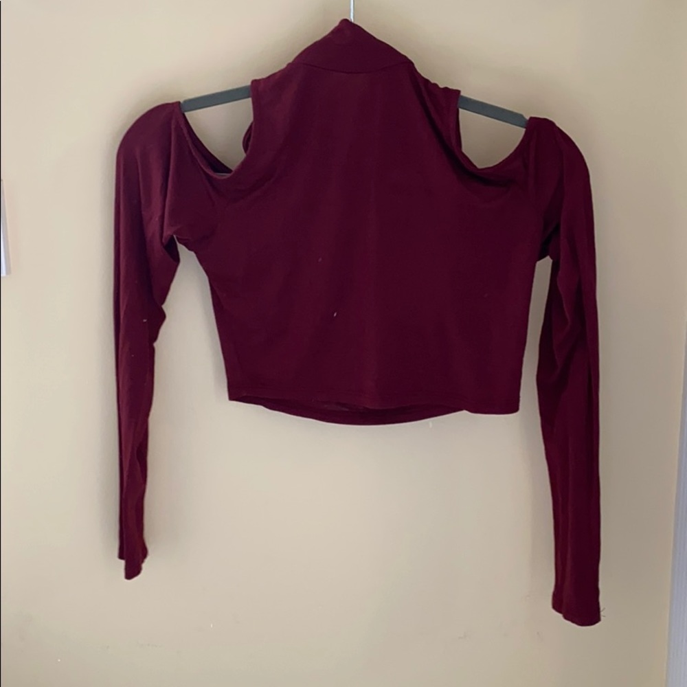 Peekaboo back & shoulder burgundy crop top